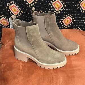 Women's Tan Suede Ankle Boots